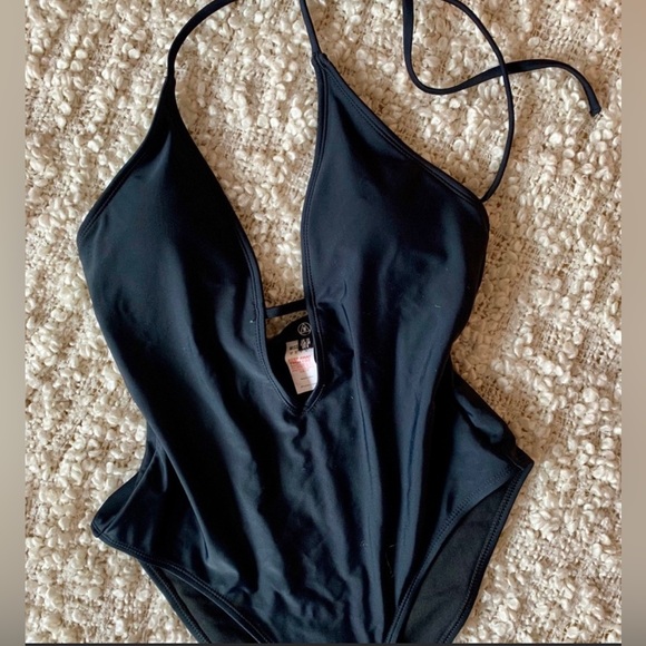 💕 Host Pick 💕 One piece halter swimsuit - Picture 2 of 6